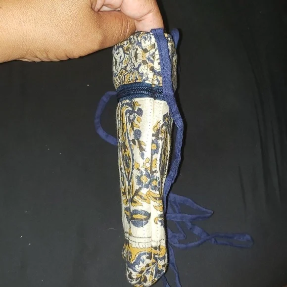 NWOT- Crossbody Cotton Purse/ Cell Phone Bag. 2 Zippers. Stadium Size. - Picture 3 of 6